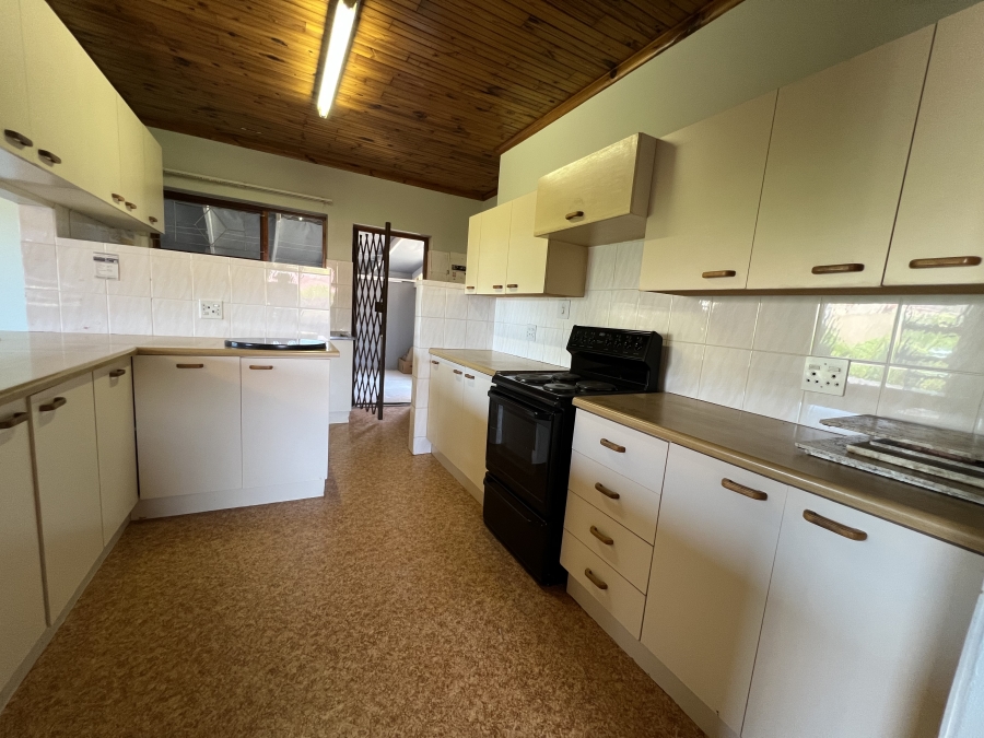 4 Bedroom Property for Sale in Wavecrest Eastern Cape